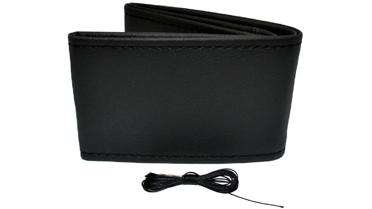 Housse+de+volant+universel+Classic+-+Cuir+PVC+noir+%2B+Surpiq%C3%BBre+noir+%28la%C3%A7age%29